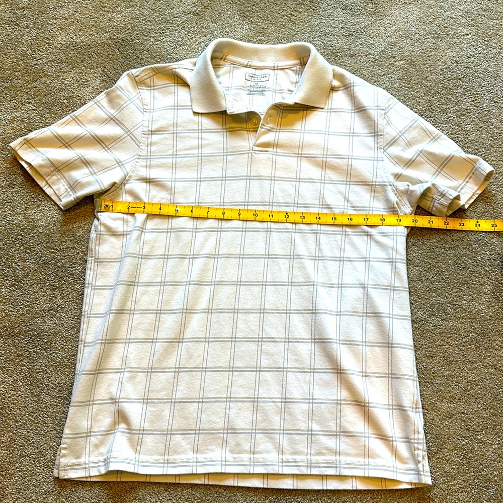 Men’s Van Heusen shirt. Size M